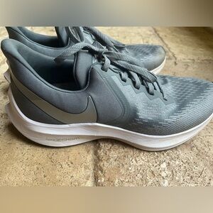 Nike zoom sneakers